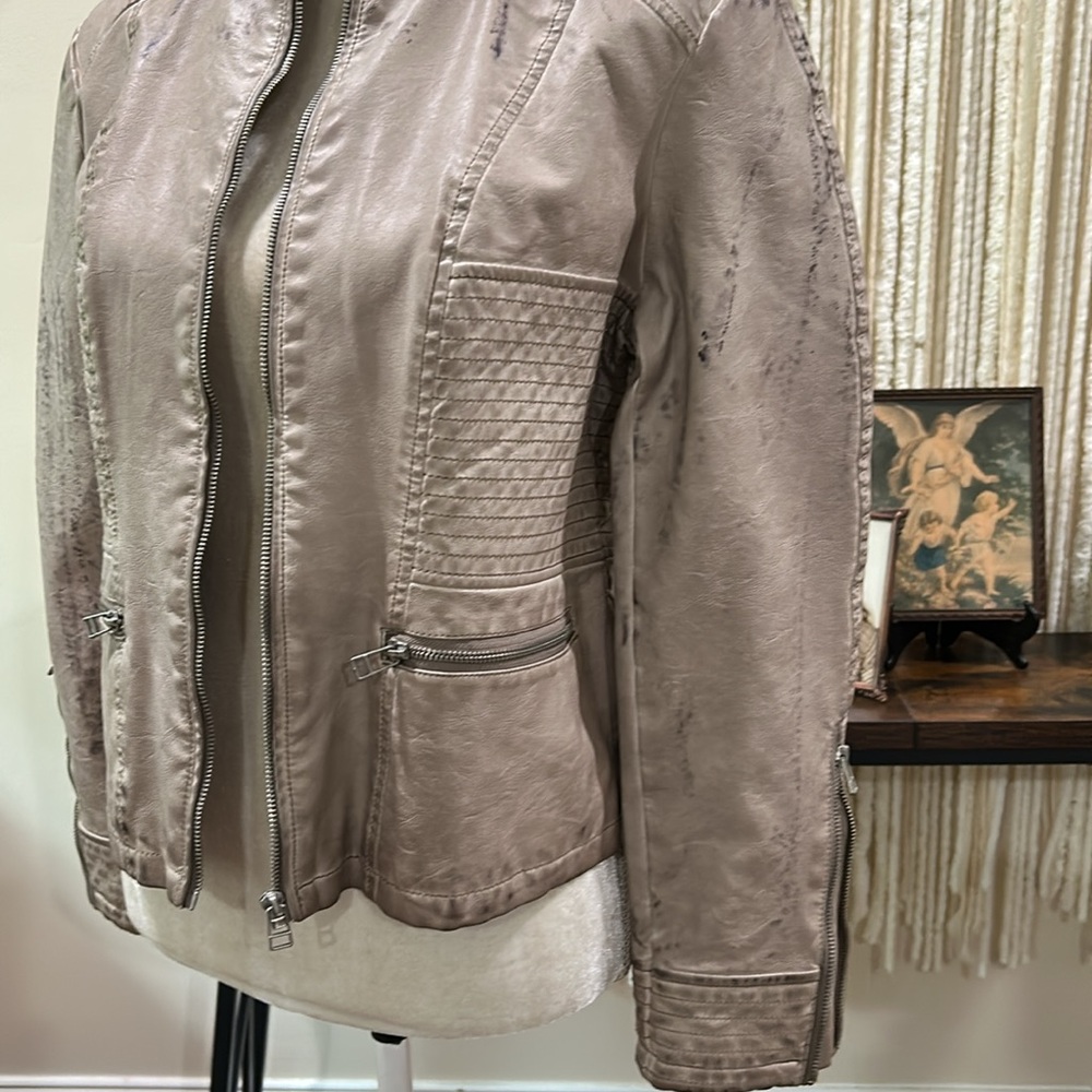 GRUNGE/Distressed Faux Leather - Picture 4 of 16
